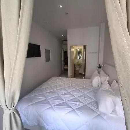 Hostal Paradise *